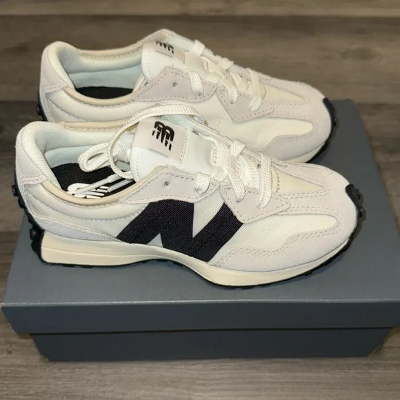 NWT’S NEW BALANCE 327 SILVER BIRCH & BLACK!TODDLER SIZE 12!